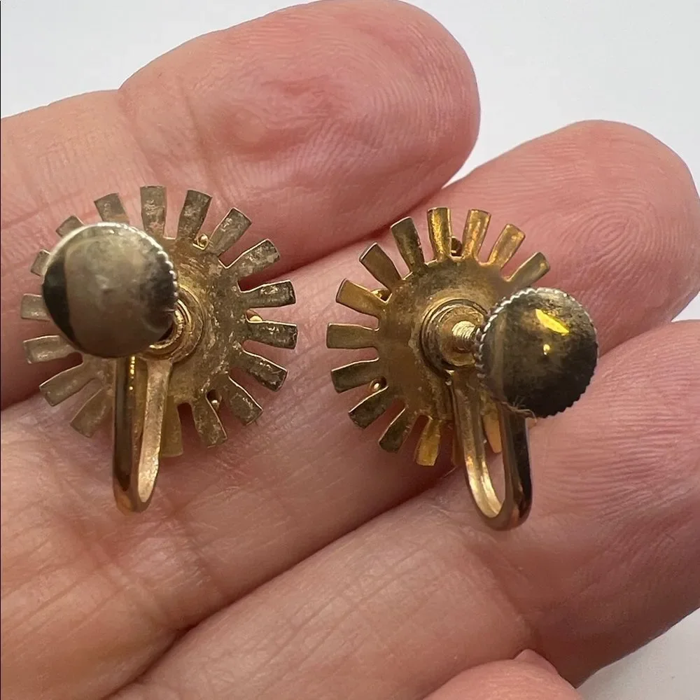 Vintage Gold Sunburst Pearl Screw‑Back Earrings